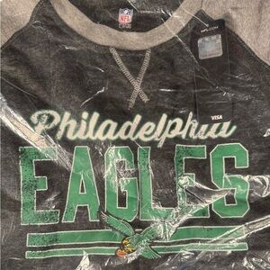 PHILADELPHIA EAGELS SWEAT SHIRT SIZE XL BRAND NEW AND STILL IN BAG WITH TAG 🦅🔔